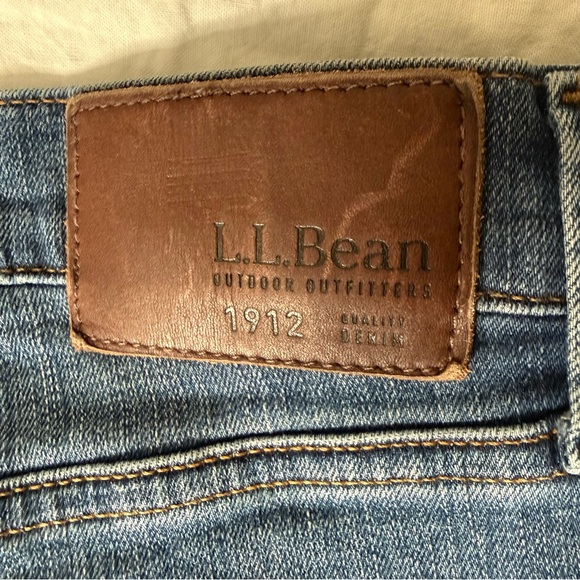 L.L. BEAN Men’s Beanflex Natural Fit Denim Jeans Med Wash Size 35 - Picture 7 of 9